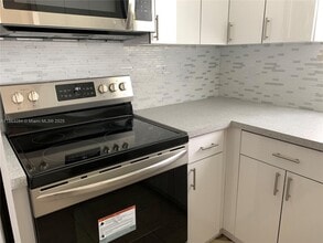 4000 NW 87th Ave in Sunrise, FL - Building Photo - Building Photo