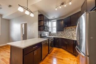 2124 N Milwaukee Ave, Unit 3R in Chicago, IL - Building Photo