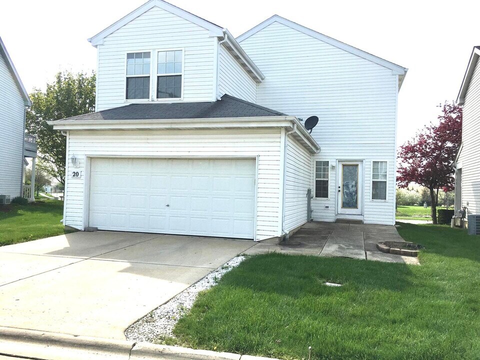 20 Waterbury Cir in Oswego, IL - Building Photo