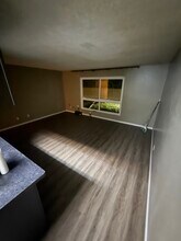 5585 E Pacific Coast Hwy in Long Beach, CA - Building Photo - Building Photo