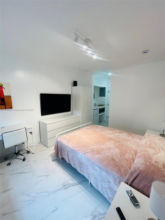 1455 Michigan Ave in Miami Beach, FL - Building Photo - Building Photo