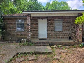 6710 Gulley Ln in Pensacola, FL - Building Photo