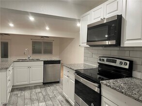 3923 SE 12th Ave in Cape Coral, FL - Building Photo - Building Photo