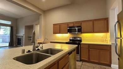 1515 Shooting Star Dr in Beaumont, CA - Building Photo - Building Photo