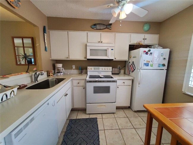 1400 Arrowhead Cir W in Clearwater, FL - Building Photo - Building Photo