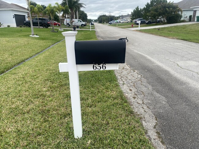656 SW Haas Ave in Port St. Lucie, FL - Building Photo - Building Photo