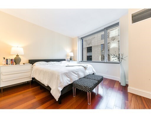 1 Charles St in Boston, MA - Building Photo