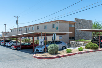 Bassett Townhomes Condominiums in El Paso, TX - Building Photo - Building Photo