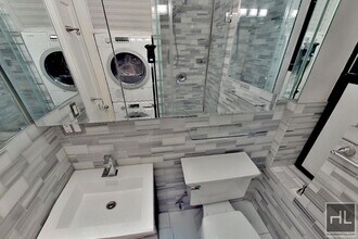 E 5TH ST., Unit B1 in New York, NY - Foto de edificio - Building Photo