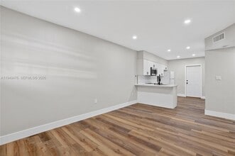 4801 NW 33rd Ave in Miami, FL - Building Photo - Building Photo