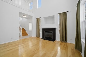 1929 Golden Gate Ln in Naperville, IL - Building Photo - Building Photo