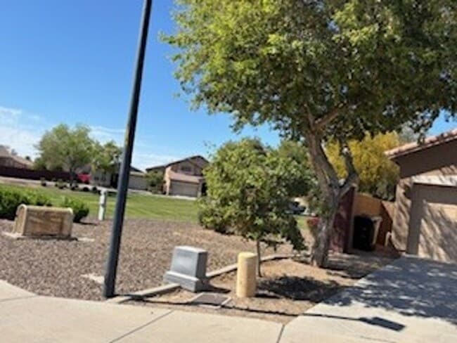 5624 W Vineyard Rd in Phoenix, AZ - Building Photo - Building Photo