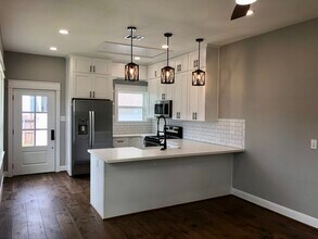 1004 Adele St, Unit 1004 Adele St in Houston, TX - Foto de edificio - Building Photo