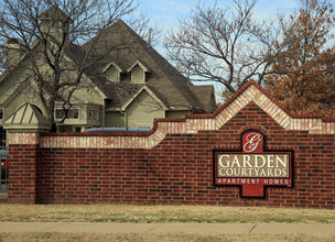 Garden Courtyards in Tulsa, OK - Building Photo - Building Photo