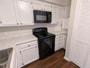 421 Longwood Ct, Unit C in Baton Rouge, LA - Building Photo - Building Photo