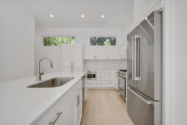 1503 Newton St in Austin, TX - Building Photo - Building Photo