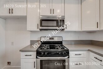 16070 Sunset Blvd in Los Angeles, CA - Building Photo - Building Photo