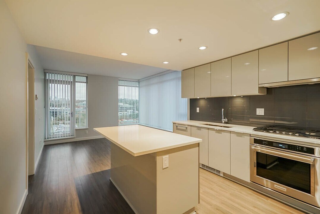 2388 Madison Ave in Burnaby, BC - Building Photo