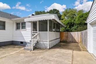 797 Old Oyster Point Rd in Newport News, VA - Foto de edificio - Building Photo