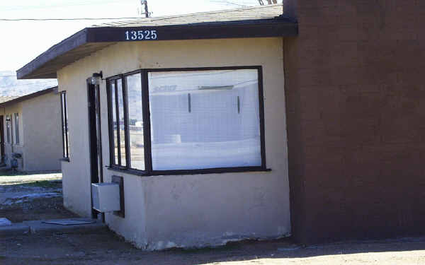 13525 Navajo Rd in Apple Valley, CA - Building Photo - Building Photo