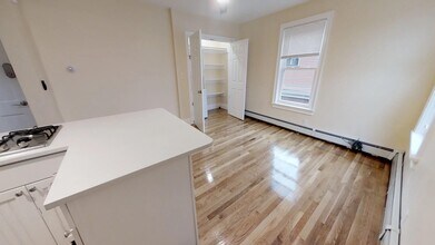 62 Walden St, Unit 2 in Cambridge, MA - Building Photo - Building Photo
