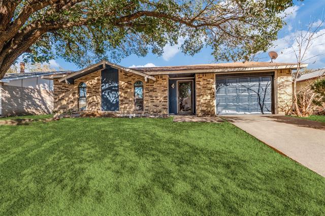 2633 Santa Anna Dr in Grand Prairie, TX - Building Photo