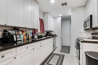 219 NW 7th Ct in Hallandale Beach, FL - Building Photo - Building Photo