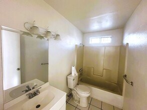 237 Dr Martin Luther King Jr Blvd in Bakersfield, CA - Building Photo - Building Photo