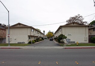 Birchwood Apartments in Turlock, CA - Foto de edificio - Building Photo