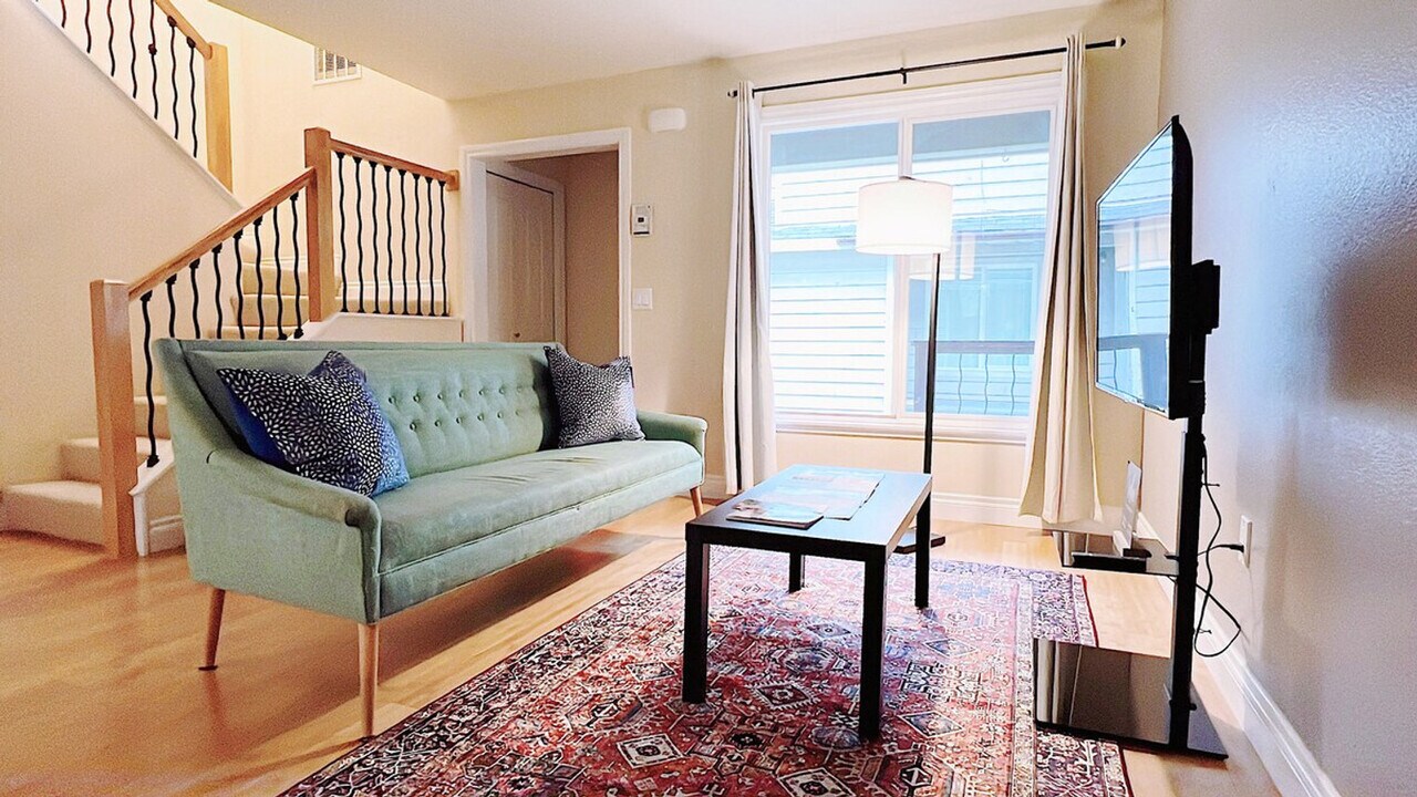 237 W 13th Ave in Anchorage, AK - Building Photo