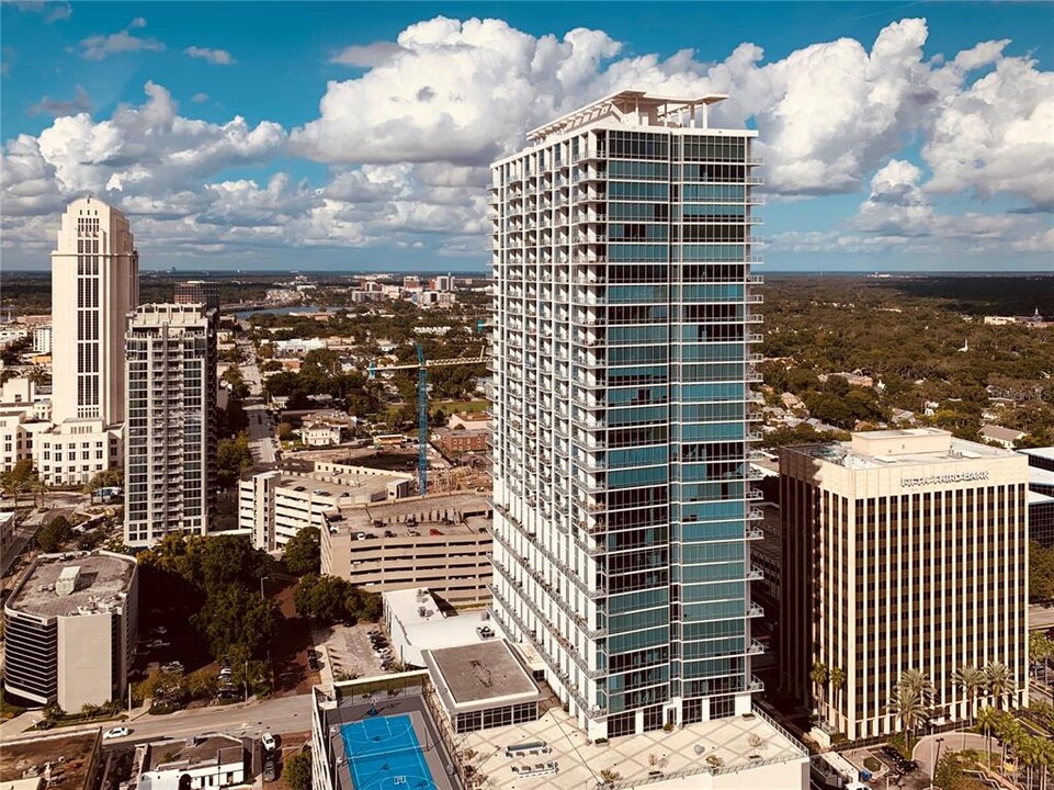 150 E Robinson St in Orlando, FL - Building Photo