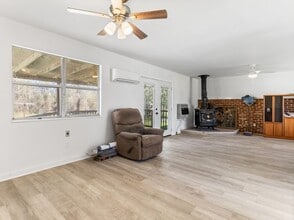 5519 Kincer Rd in Damon, TX - Building Photo - Building Photo