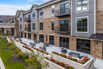 Encore @ White Oaks Apartments in Bayside, WI - Building Photo - Building Photo