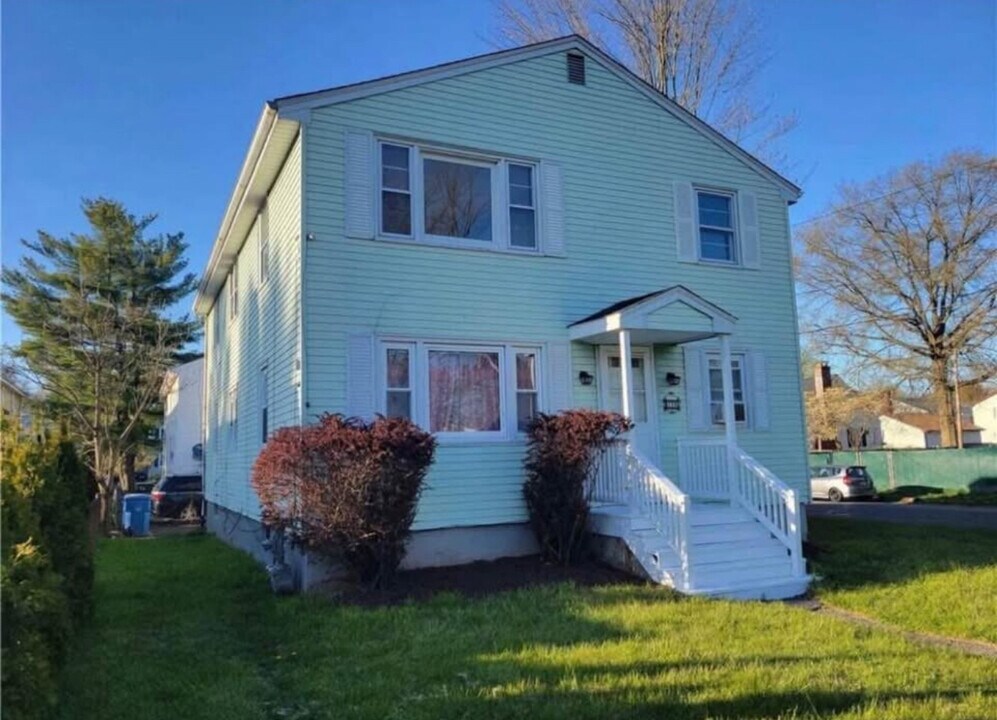 150 Judd Ave in New Britain, CT - Building Photo