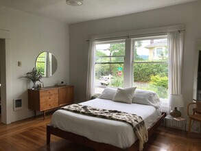 2407 SE Division St, Unit 2407 in Portland, OR - Foto de edificio - Building Photo