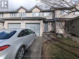 1 Royalwood Ct in Hamilton, ON - Building Photo