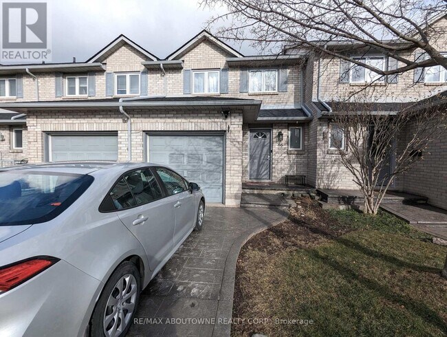 property at 1 Royalwood Ct