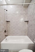 2439 W Oxford St, Unit 1 in Philadelphia, PA - Building Photo - Building Photo