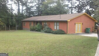 6451 Edenfield Dr in Lithonia, GA - Building Photo