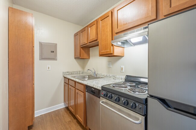 Garfield Tower Apartments in Cincinnati, OH - Building Photo - Interior Photo