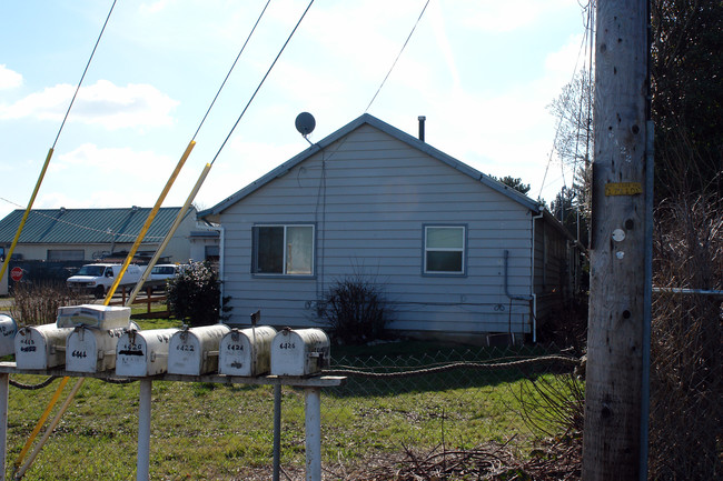 6418-6426 NE Simpson St in Portland, OR - Building Photo - Building Photo