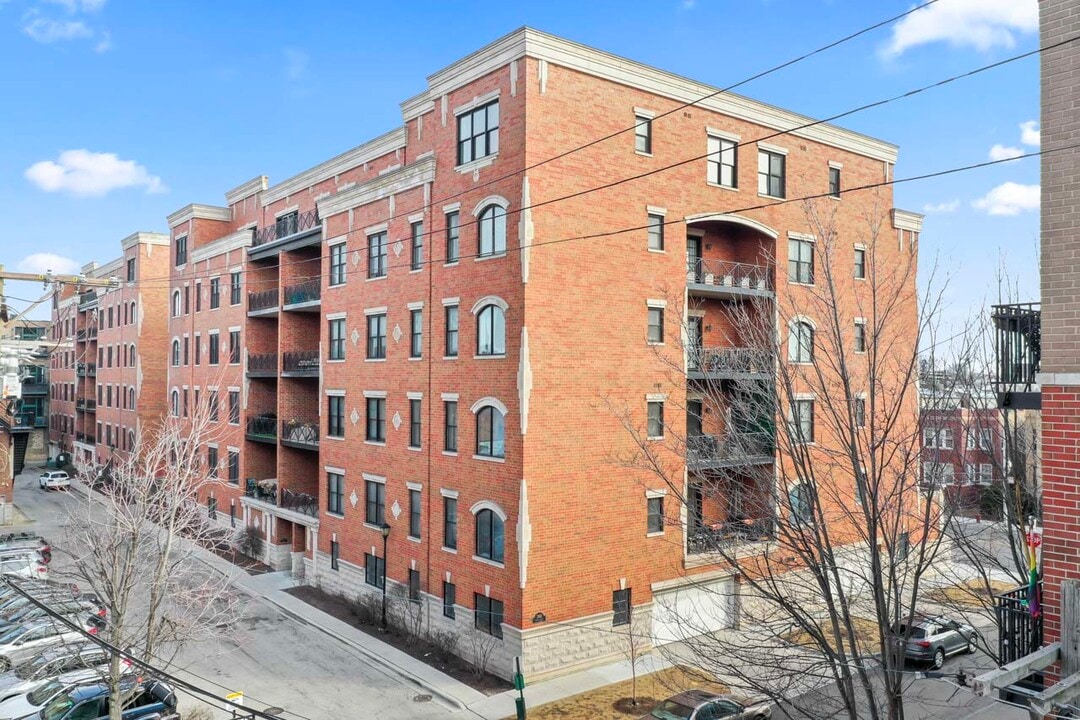 2801 N Oakley Ave in Chicago, IL - Building Photo