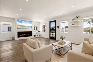 654 W Sycamore Ave in El Segundo, CA - Building Photo