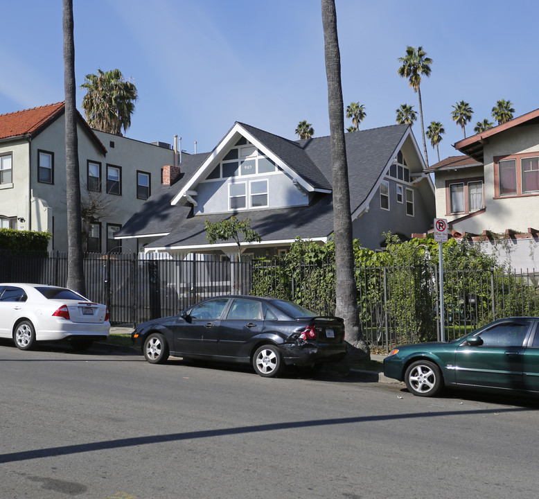 905 S Mariposa Ave in Los Angeles, CA - Foto de edificio