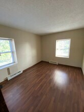 127 W Taylor St, Unit ApartmentD in Grant Park, IL - Building Photo - Building Photo