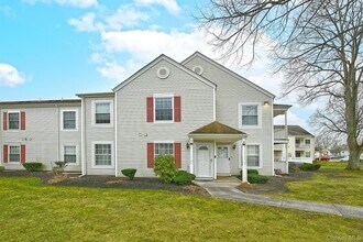 171 Fairview Cir in Middle Island, NY - Building Photo - Building Photo