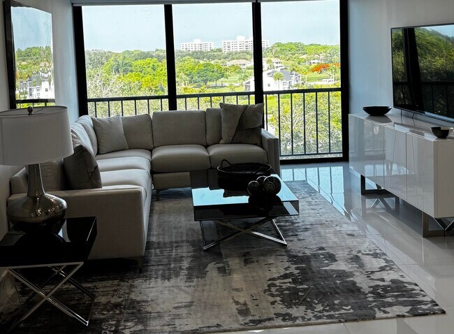 7847 Lakeside Blvd in Boca Raton, FL - Foto de edificio - Building Photo