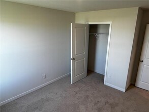 19611 W 201st St in Spring Hill, KS - Building Photo - Building Photo