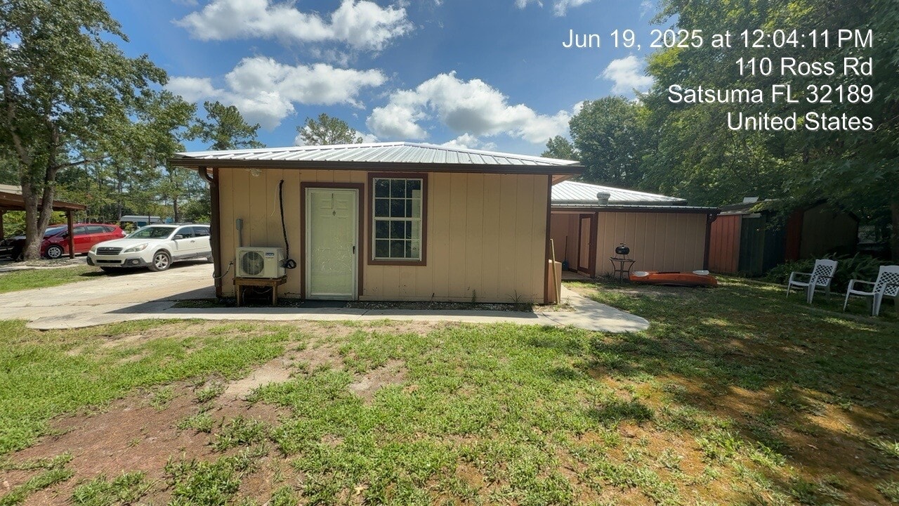 110 Ross Rd in Satsuma, FL - Building Photo