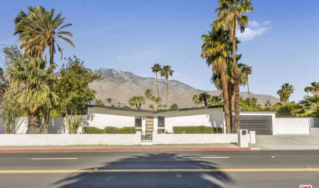 547 N Farrell Dr in Palm Springs, CA - Building Photo